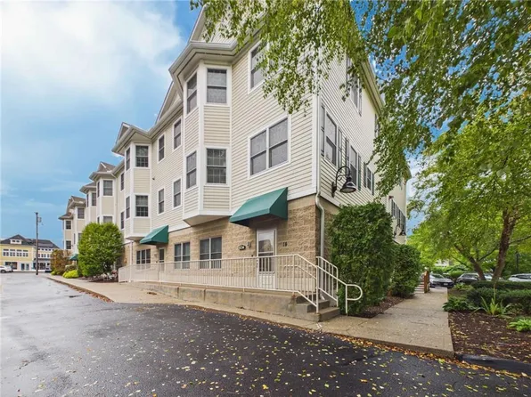 620 Main St APT 14, East Greenwich, RI 02818