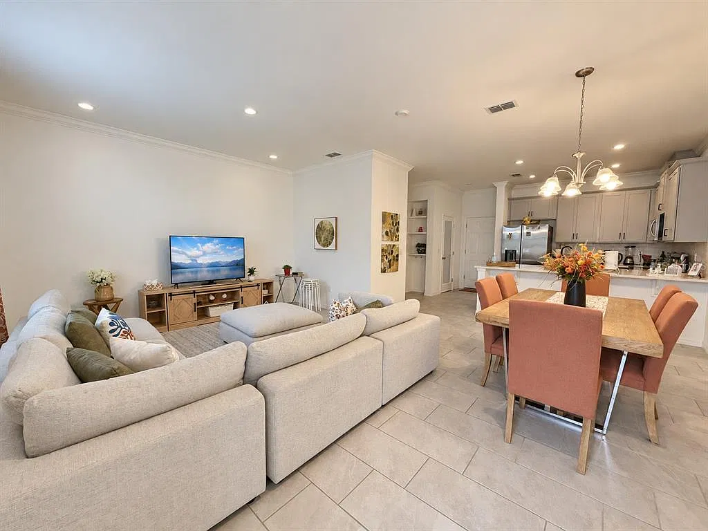 3 bed, 2.5 bath, 1685 sqft, $2,650 — Photo 4
