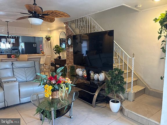 2nd image of 871 Bridge St