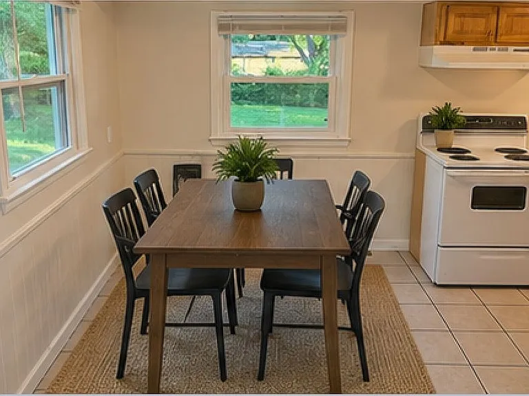 Kitchen/Dining area