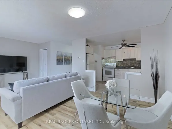 1016 Falgarwood Dr #41, Oakville, ON L6H 2P5