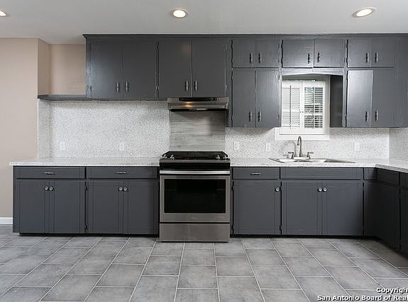 5th image of 807 Cavalier Ave