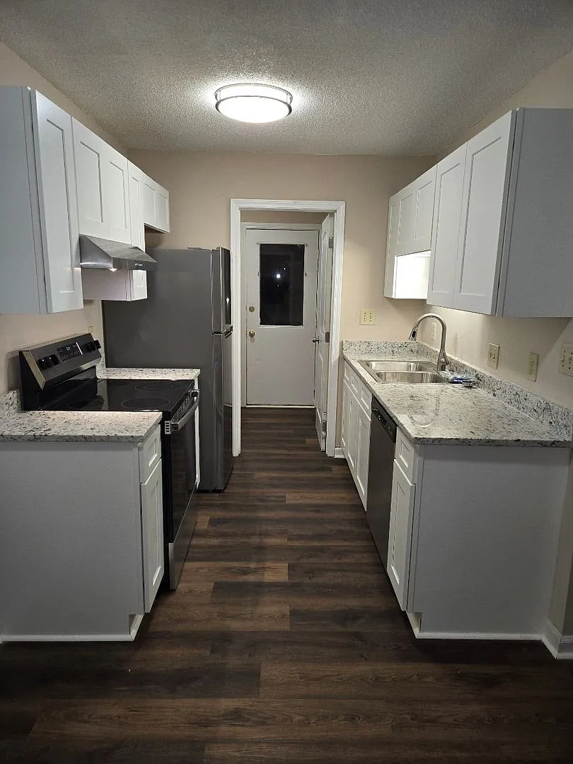 Abaco Bay Apartments — Photo 1