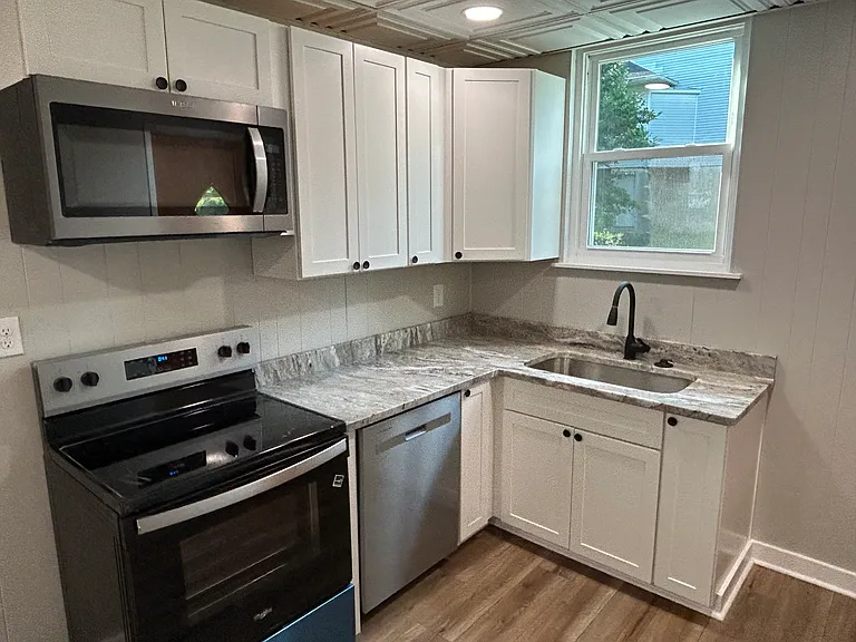 1749 Hopkins Ave — Photo 2