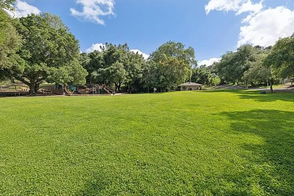 103 Belwood Gtwy — Photo 31
