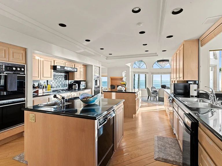 6410 Sea Cove Dr — Photo 37