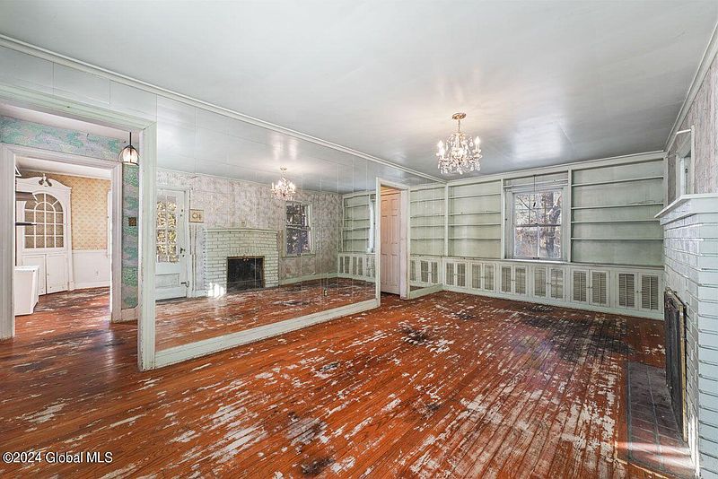 4th image of 102 Cornelius Avenue
