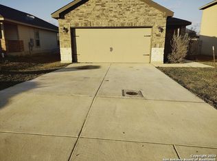 10827 Airmen Dr, Converse, TX 78109
