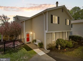 406 Hummer Ct, Sterling, VA 20164