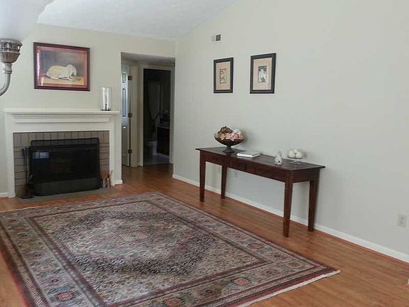 3rd image of 9058 Lisering Cir