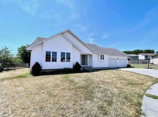 1211 Bordeaux Cir, Lincoln, NE 68522