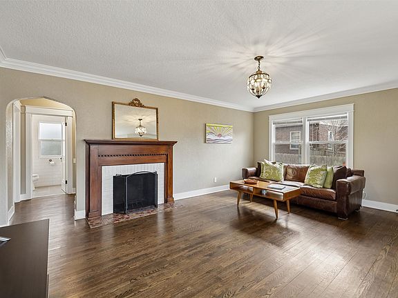 5th image of 1407 41st Pl