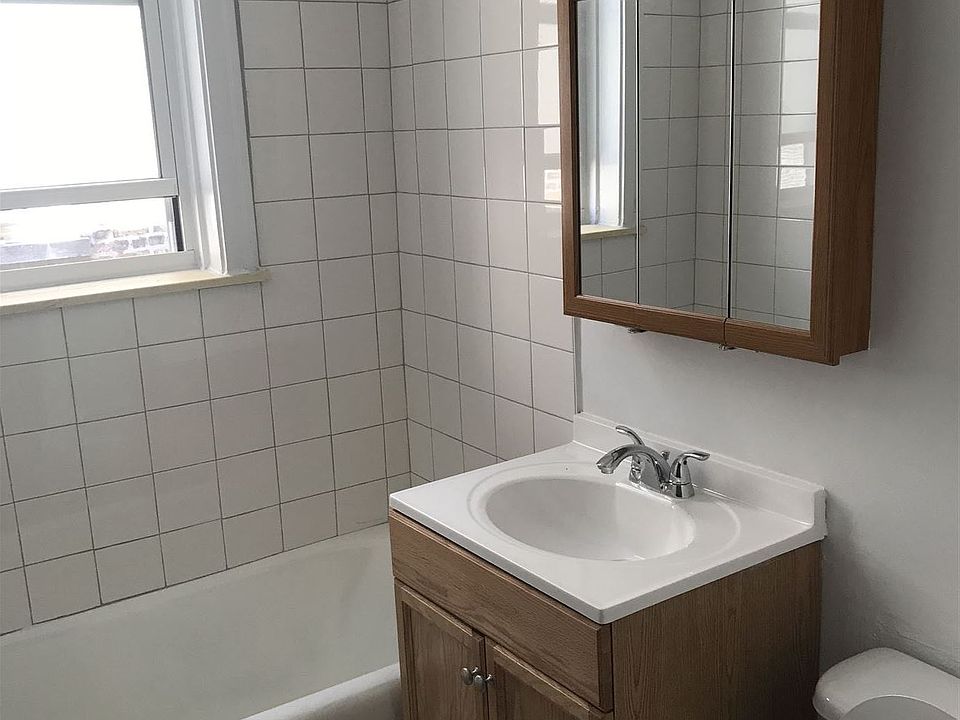 BATHROOM - 4947