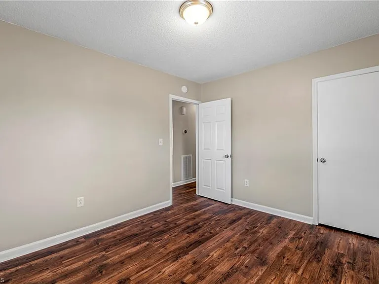 2210 E Market St — Photo 10