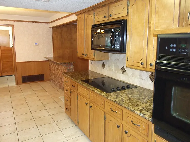 3705 Holly Springs Dr — Photo 9