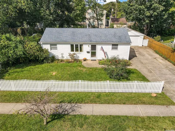49 Willow Street, Central Islip, NY 11722