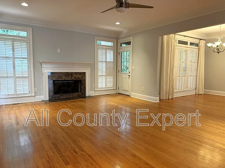 871 Lenox Ct NE — Photo 17