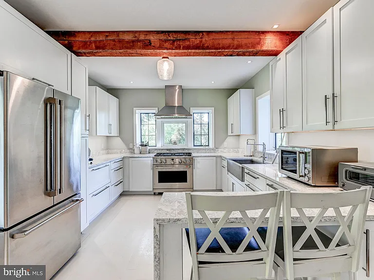 1552 Glencoe Rd — Photo 3