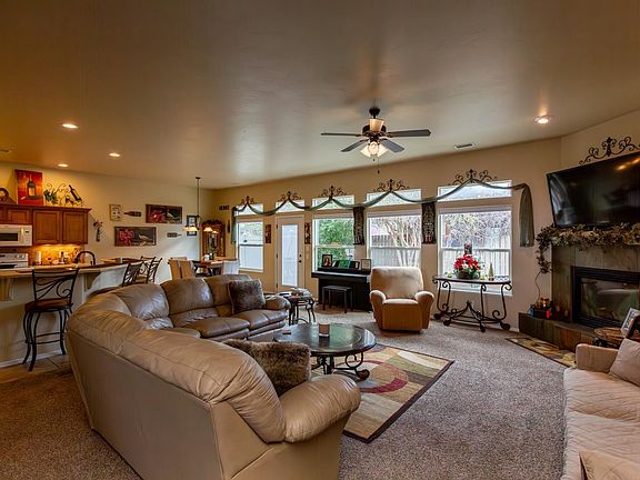 4th image of 784 Crystal Way