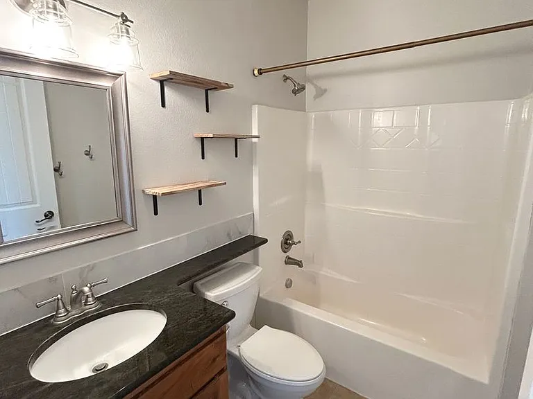 562 N Paddington Pl — Photo 13