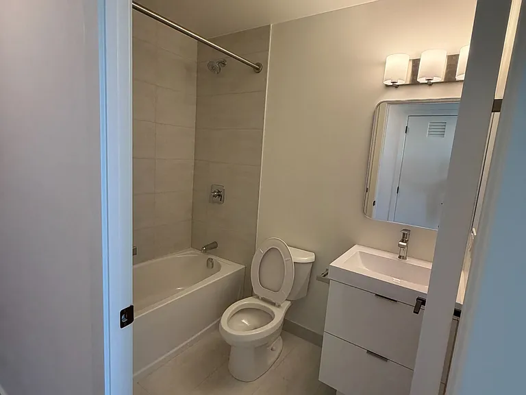 33 Erie Ave #508 — Photo 11
