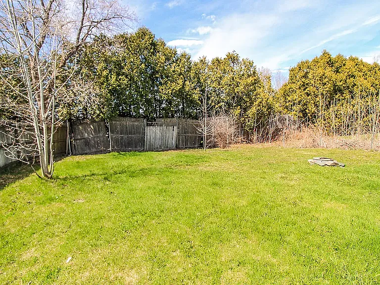 35 Mildred Ave — Photo 14
