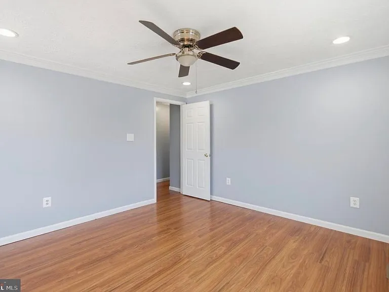 6410 Killarney St — Photo 2