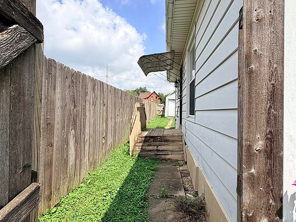 4th image of 1023 Shore Dr