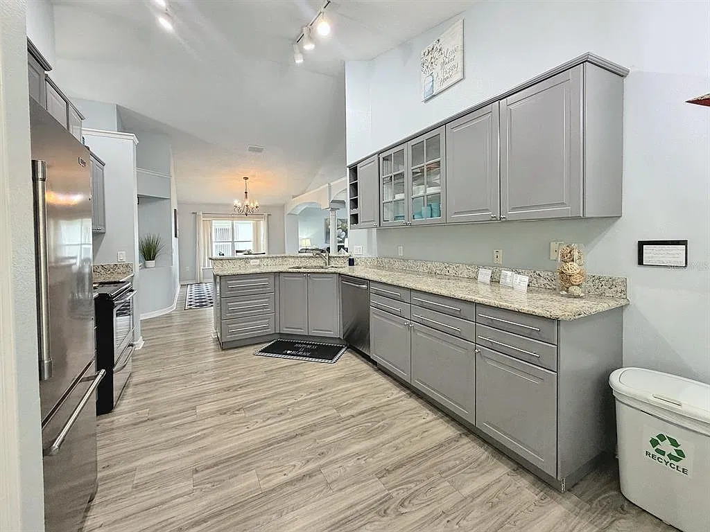 4 bed, 2.0 bath, 1822 sqft, $2,500 — Photo 4