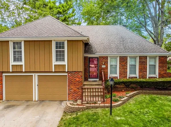 9918 Century Ln, Lenexa, KS 66215