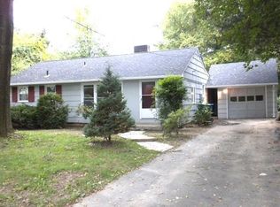 7 Cottage Grove Cir, Bloomfield, CT 06002