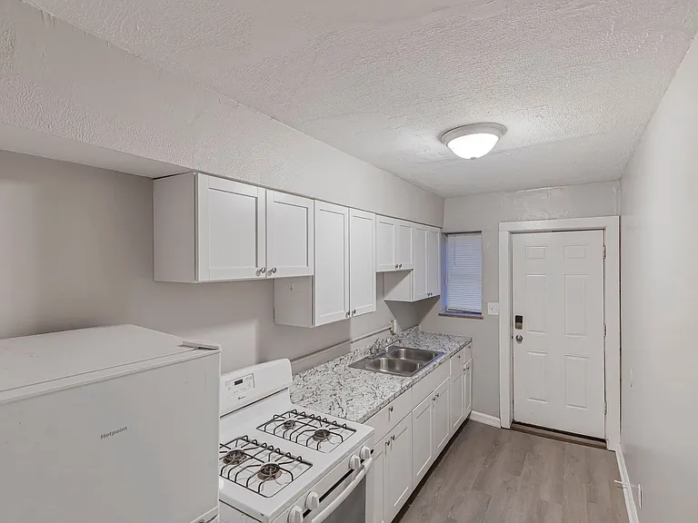 987 Lilley Ave — Photo 12