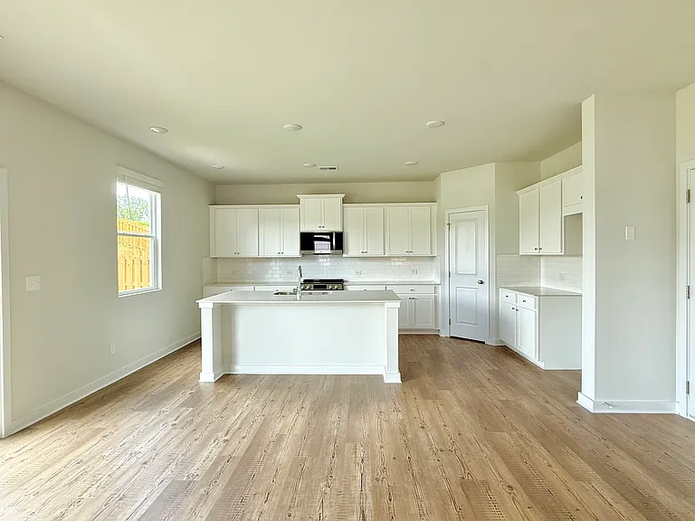 5428 Aurora Trl — Photo 7