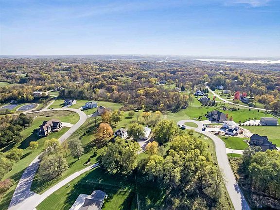 4th image of 1362 Lakewoods Ct NE