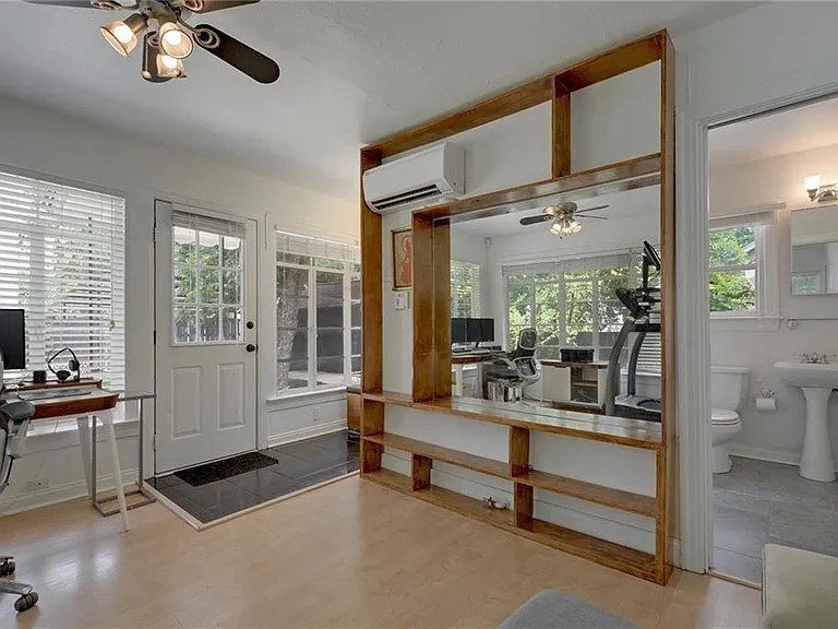 4518 Red River St — Photo 2