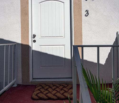 2nd image of 5827 Willoughby Ave #3