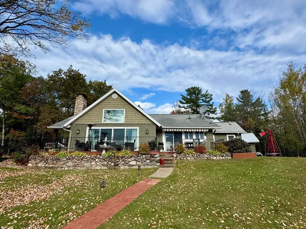 828 N Horseshoe Lake Dr, Gwinn, MI 49841