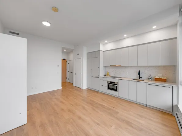 13685 102nd Ave #3009, Surrey, BC V3T 0S2