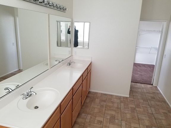 4th image of 15263 Blackthorn Dr