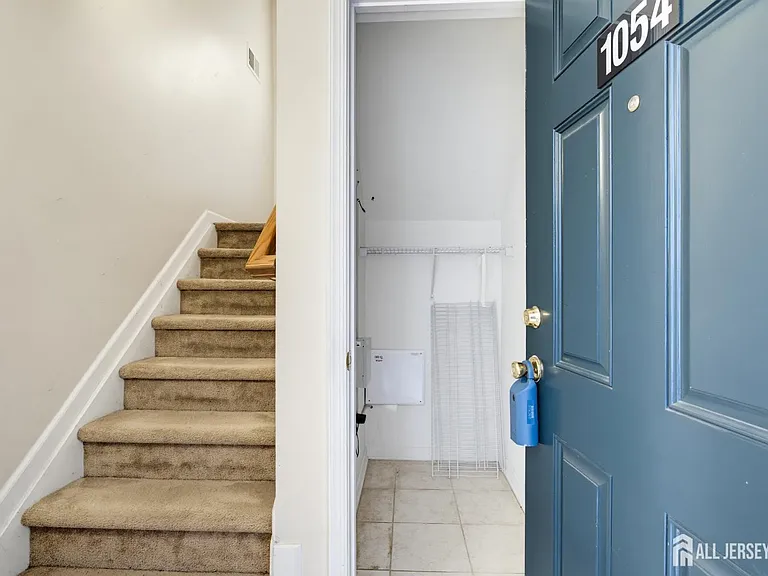 1054 Morning Glory Dr — Photo 4