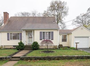 103 Circuit Dr, Riverside, RI 02915