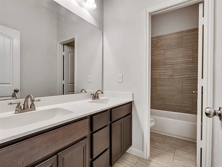 10026 Thicket Park Ln — Photo 27