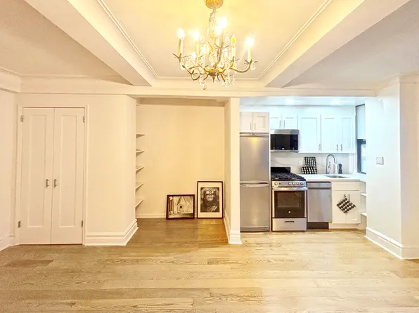 333 East 53rd Street image 1 of 16