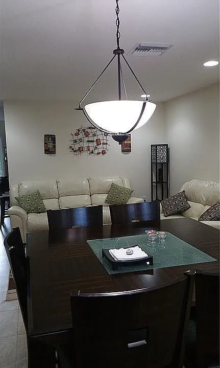 3 bed, 1200 sqft, $2,100 — Photo 4