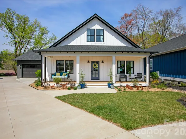 71 Hidden Pond Ln, Brevard, NC 28712