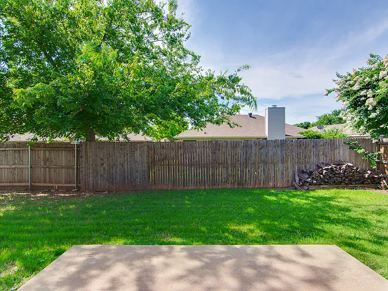 1133 Hillwood Dr — Photo 15