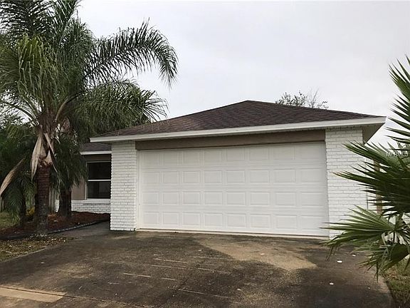 3rd image of 330 Betty Ln