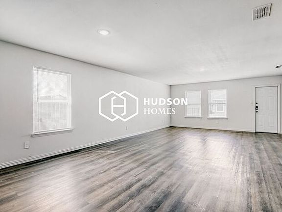3rd image of 417 Shorty St