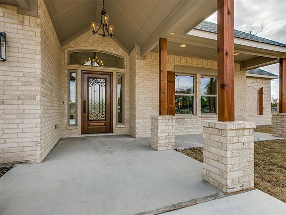 2nd image of 113 Oakwood Ln