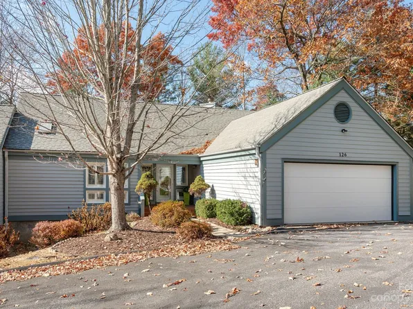 126 Forest View Dr, Flat Rock, NC 28731